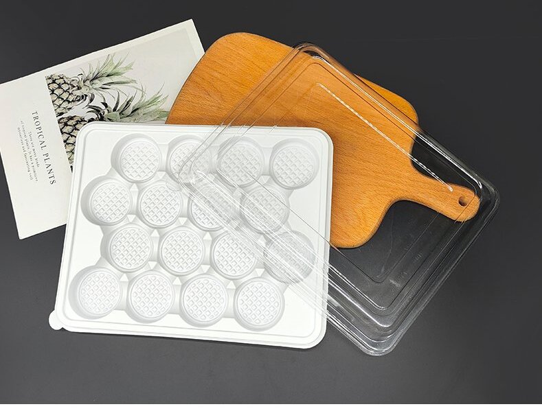 Single-use snack packaging box